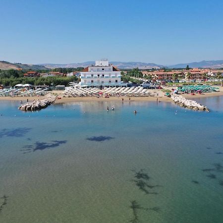 Hotel Strand Marina Di Montenero Bagian luar foto