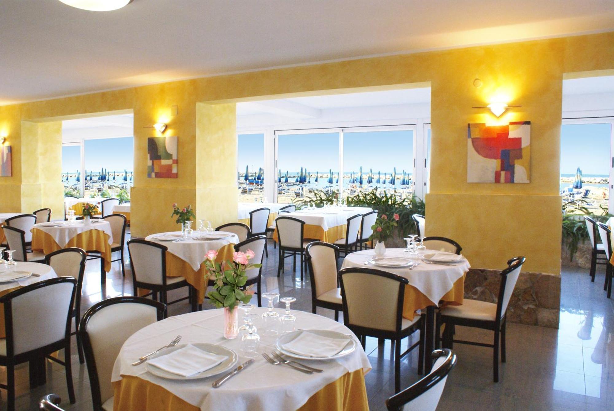 Hotel Strand Marina Di Montenero Bagian luar foto