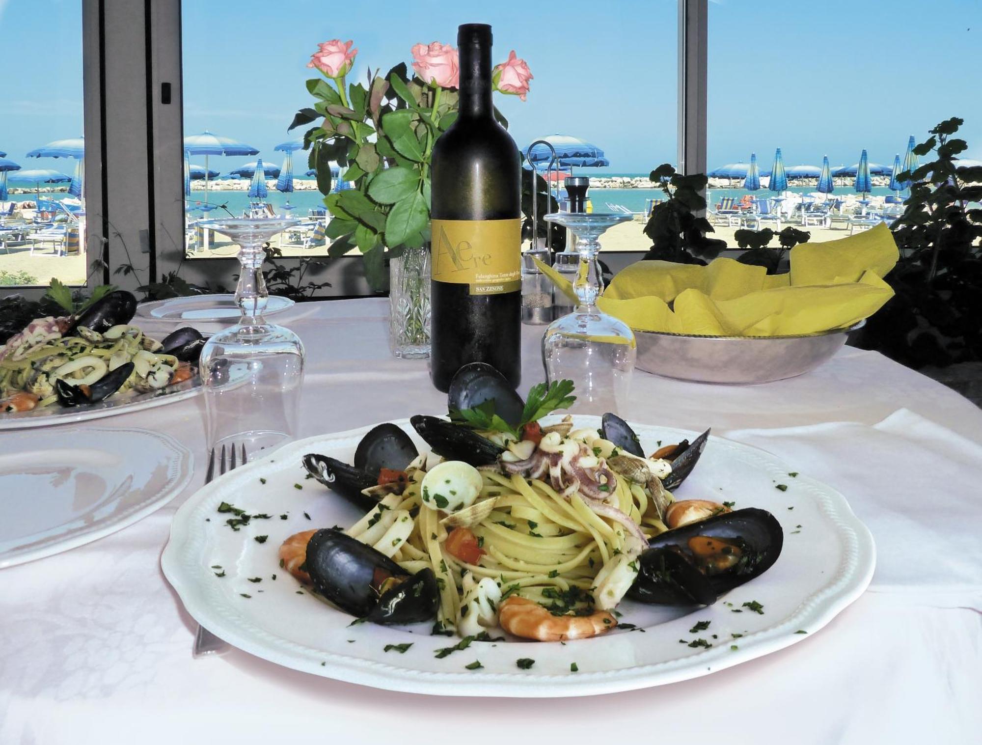 Hotel Strand Marina Di Montenero Bagian luar foto