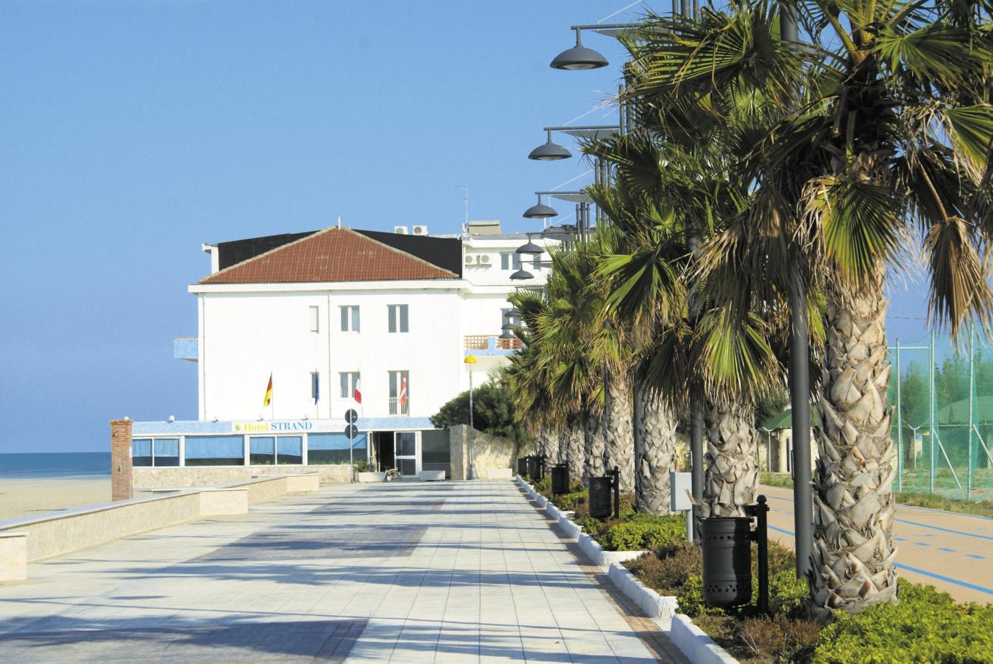 Hotel Strand Marina Di Montenero Bagian luar foto