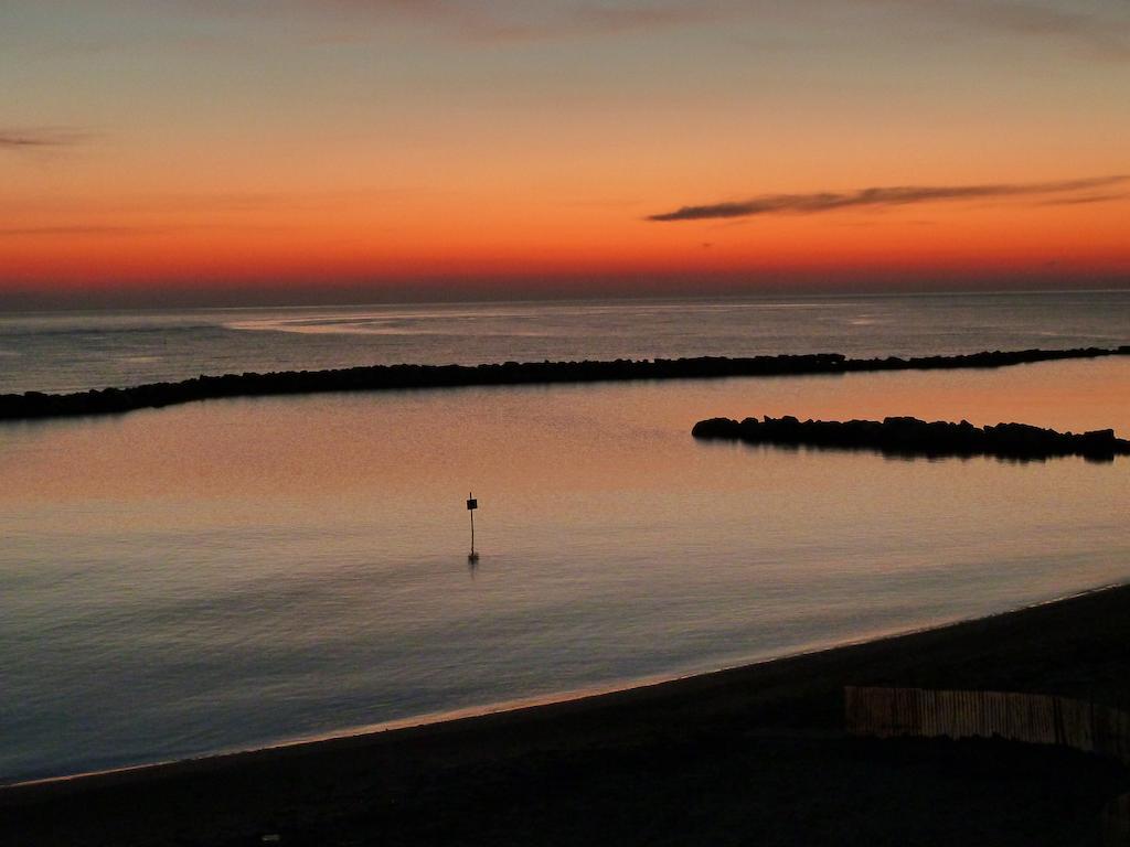 Hotel Strand Marina Di Montenero Bagian luar foto