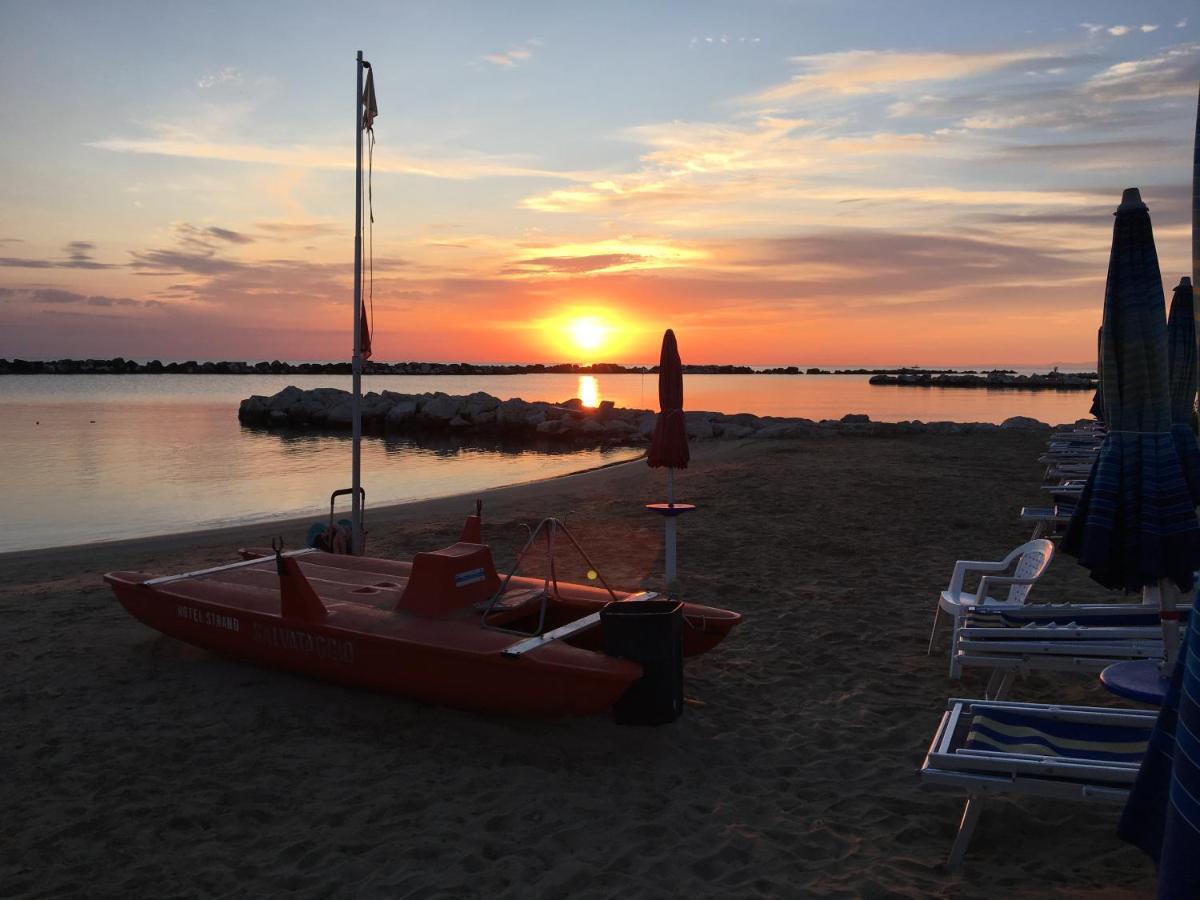 Hotel Strand Marina Di Montenero Bagian luar foto