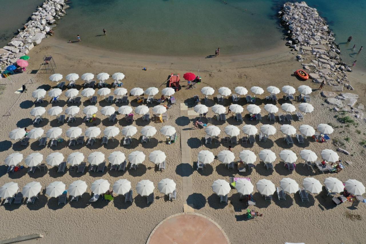 Hotel Strand Marina Di Montenero Bagian luar foto