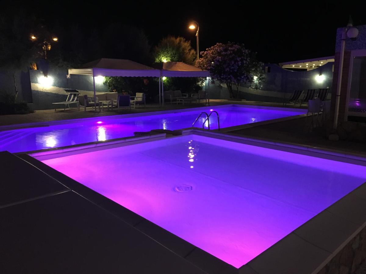 Hotel Strand Marina Di Montenero Bagian luar foto