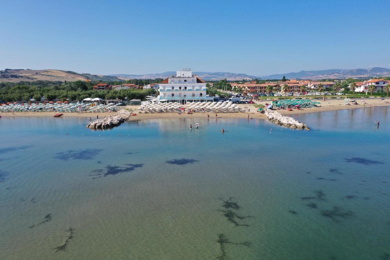 Hotel Strand Marina Di Montenero Bagian luar foto